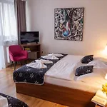 Vincent Hotel